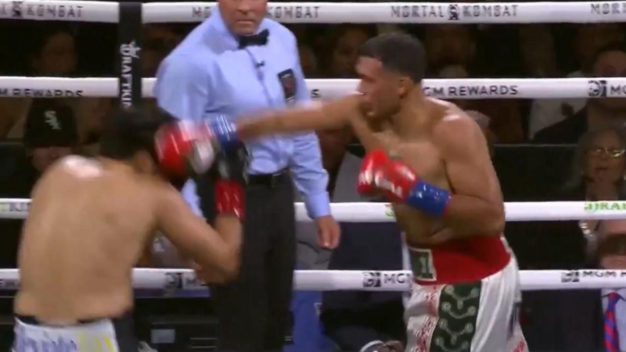 David Benavidez se consagra campeón tras noquear a 'Zurdo' Ramírez