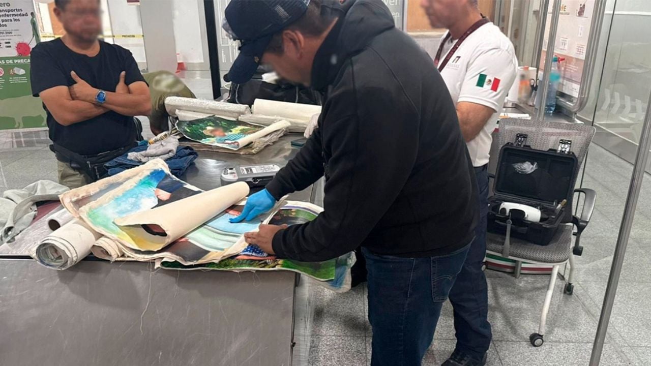 Detenido en AICM extranjero con presunta cocaína oculta en fotografías