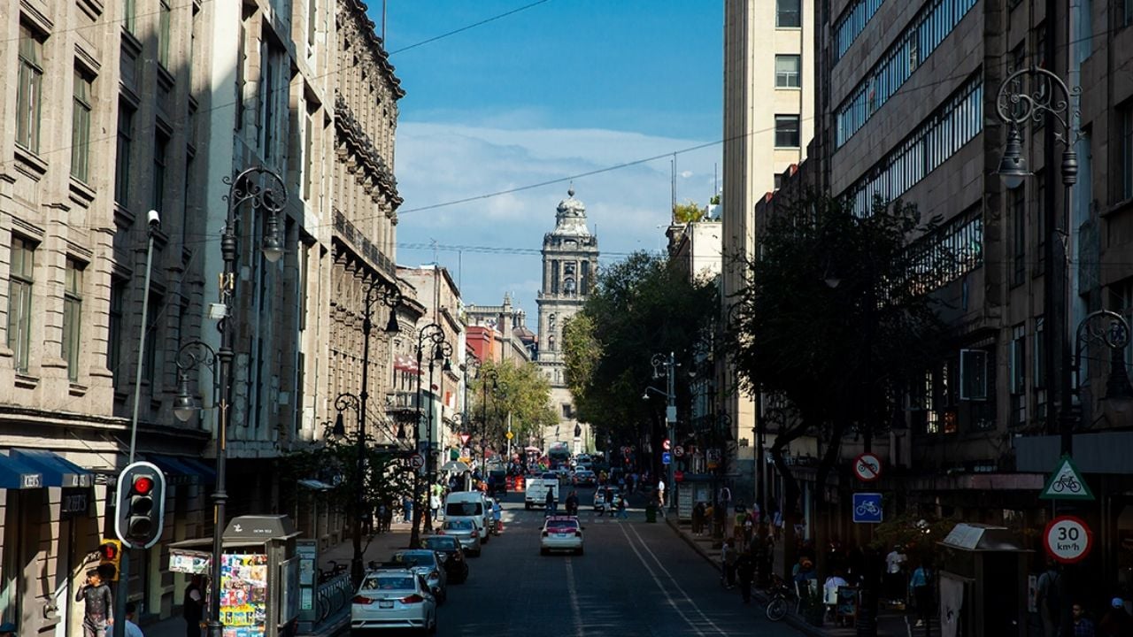 Detienen a hombre por extorsión a comerciante en el Centro de la CDMX