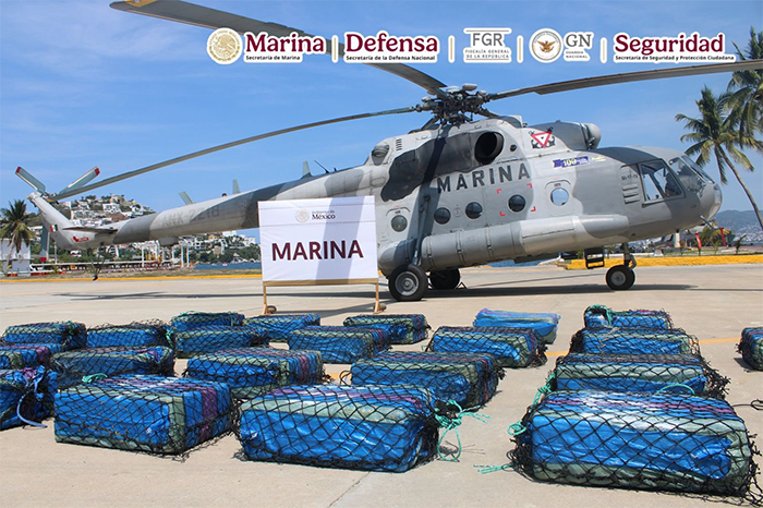 Detienen en Petatlán a dos extranjeros con 26 bultos de droga