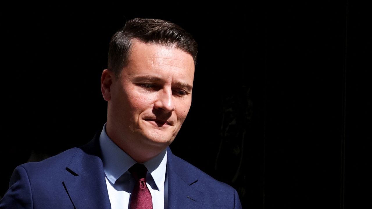 Dimisión del ministro de Sanidad del Reino Unido agrava crisis en Londres