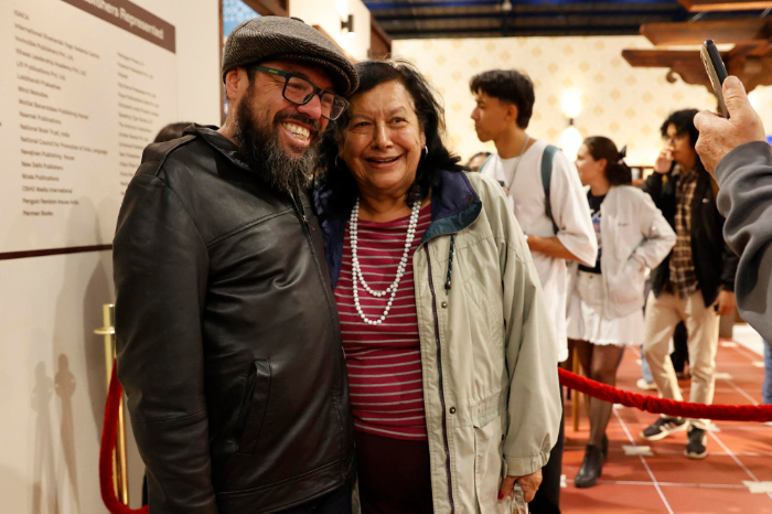 Docente de [Ciudad/Estado] compite por el Premio Platino con 'Un poeta'