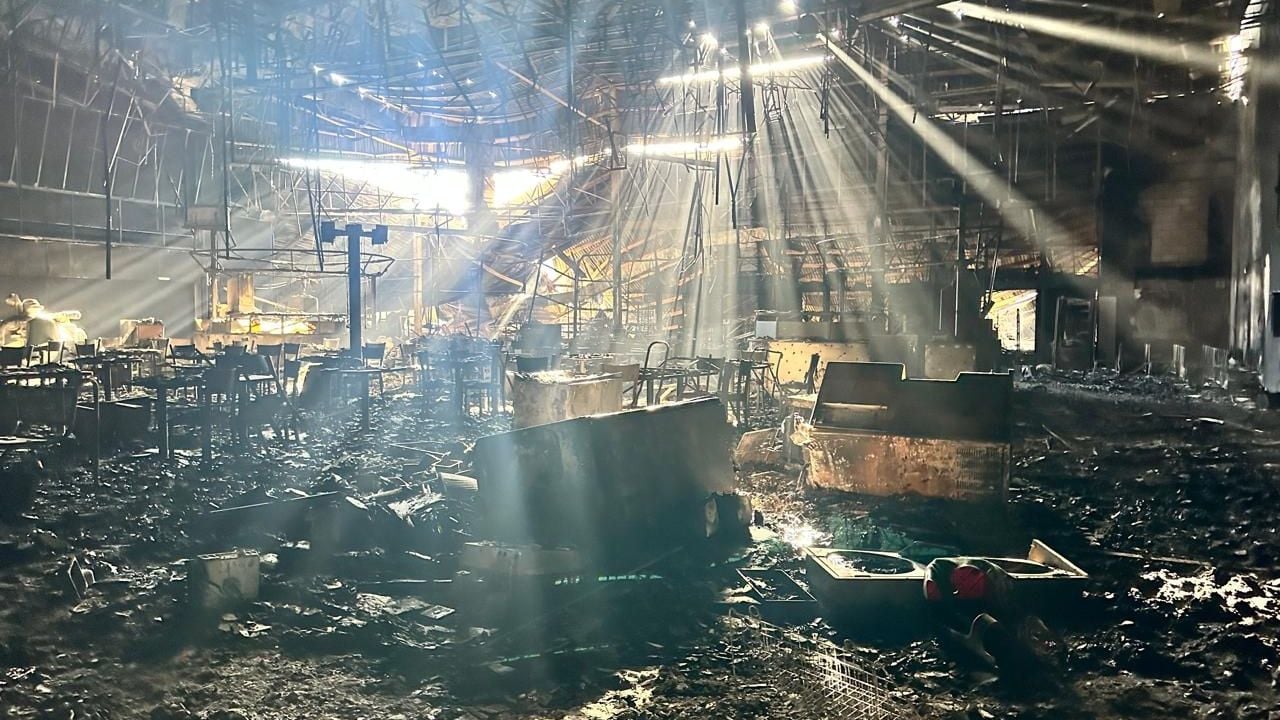 Entregan los cuerpos de seis víctimas del incendio en Plaza Fiesta Las Palmas