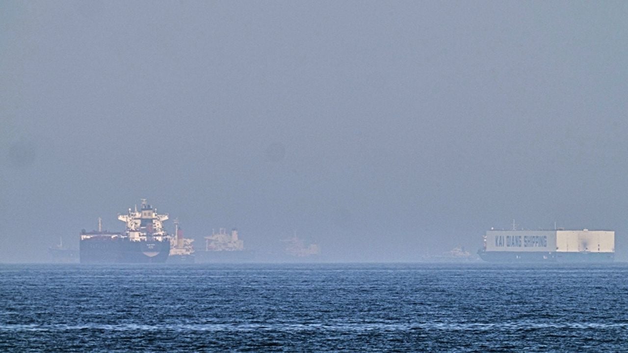 Estados Unidos realiza ataque a buques petroleros en estrecho de Ormuz