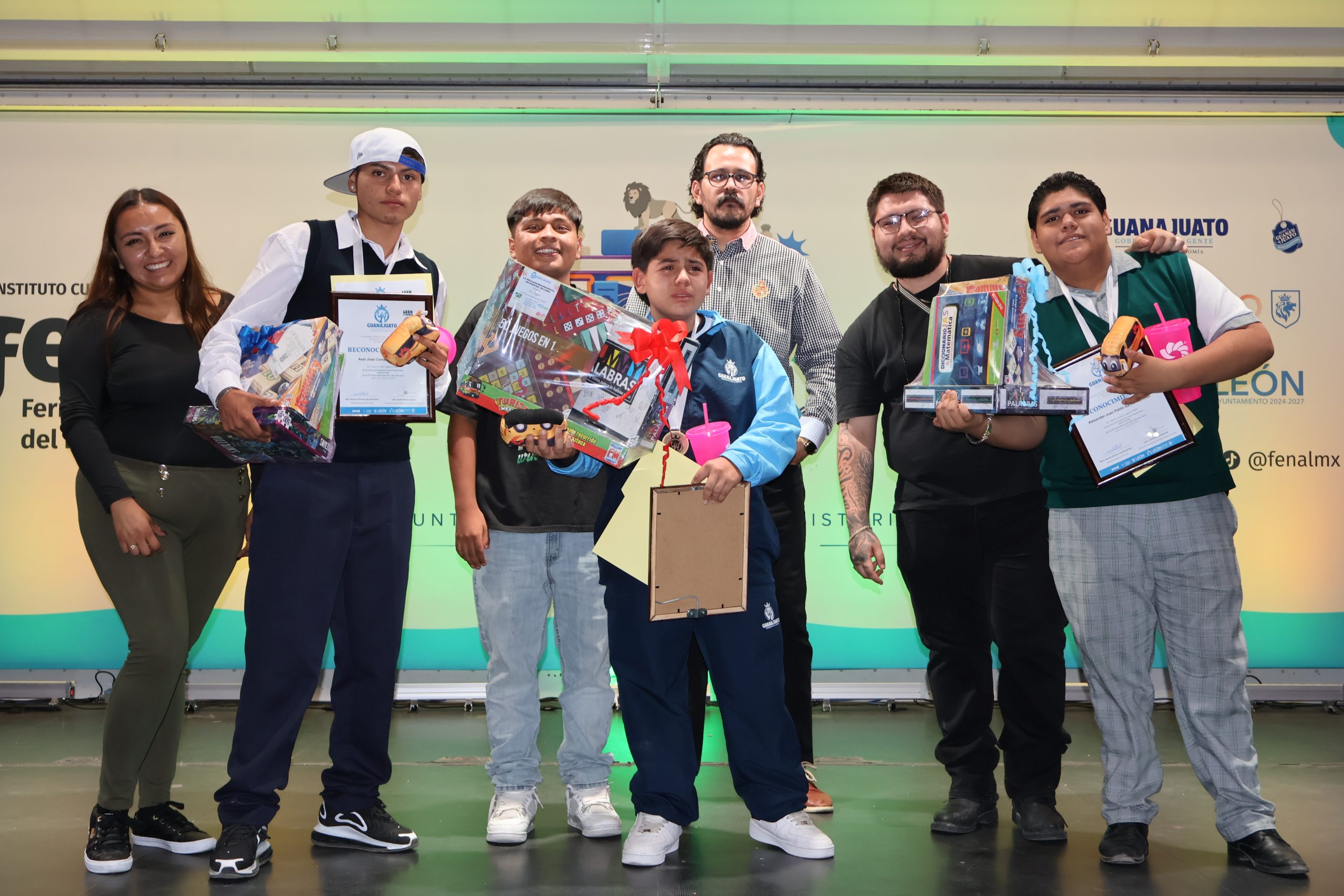 Estudiantes de [Ciudad/Estado] destacan en habilidades léxicas y expresión oral.
