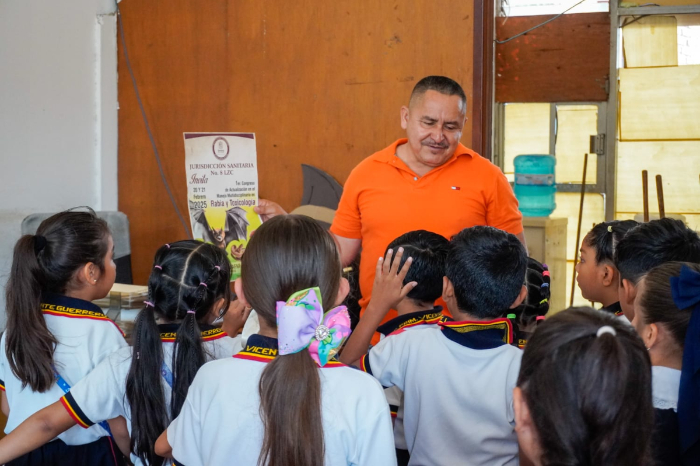 Estudiantes de la Primaria “Vicente Guerrero” en Lázaro Cárdenas visitan la Presidencia Municipal