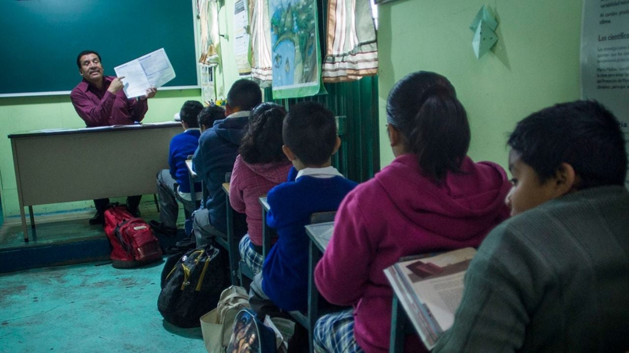 Expertos advierten sobre el crimen organizado en el recorte escolar en [Ciudad/Estado]