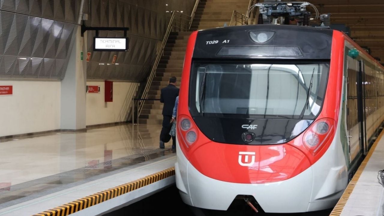Fallas y retrasos en el Tren Suburbano al AIFA afectan a usuarios en Estado de México