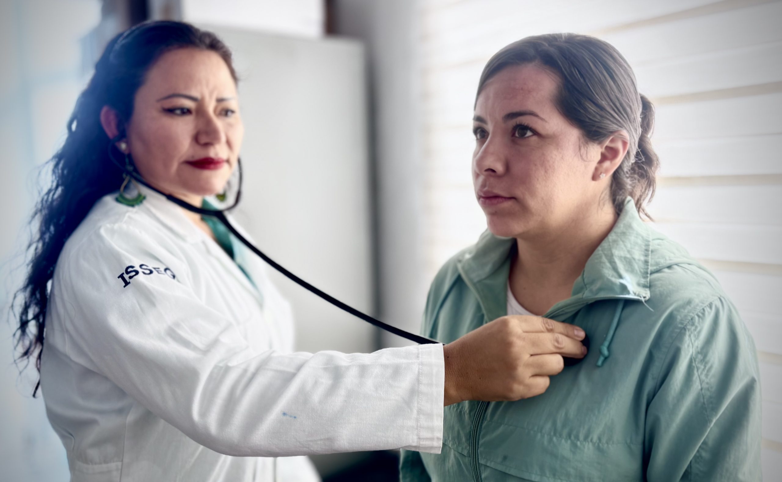 Farmacias ISSEG en [Ciudad/Estado] promueven la salud familiar y el bienestar maternal