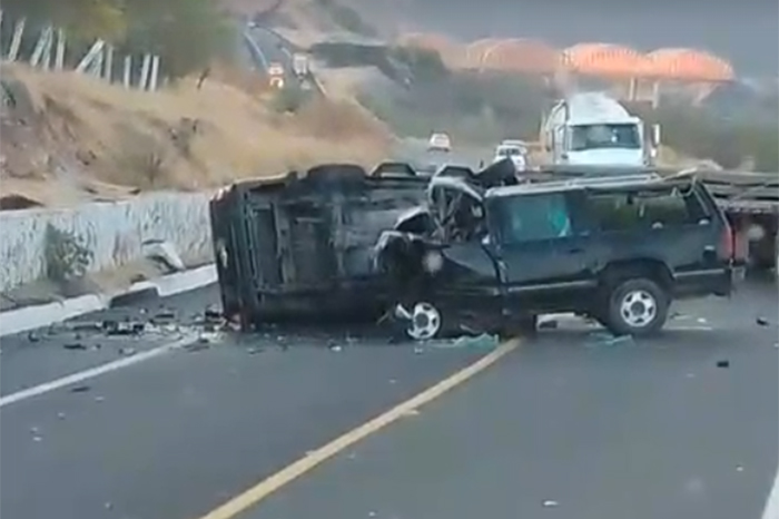 Grave accidente en la carretera Siglo XXI deja vehículos involucrados en Villa de Reyes