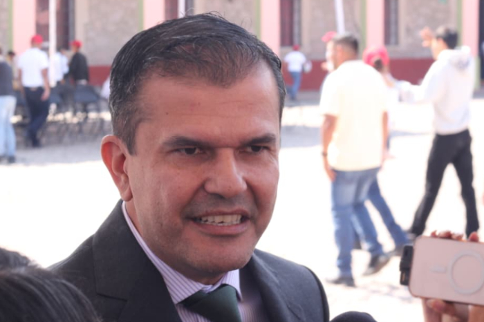 Grecia se niega a entregar celular de Carlos en conflicto legal