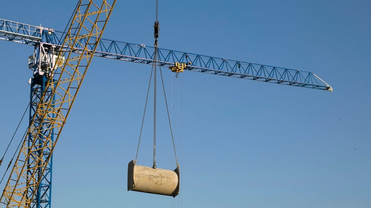 Grúa telescópica se desploma en construcción en Parque Delta; cuatro heridos en Ciudad de México