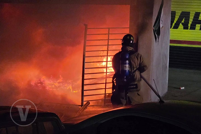 Incendio arrasa bodega en la colonia Las Fuentes, Zamora