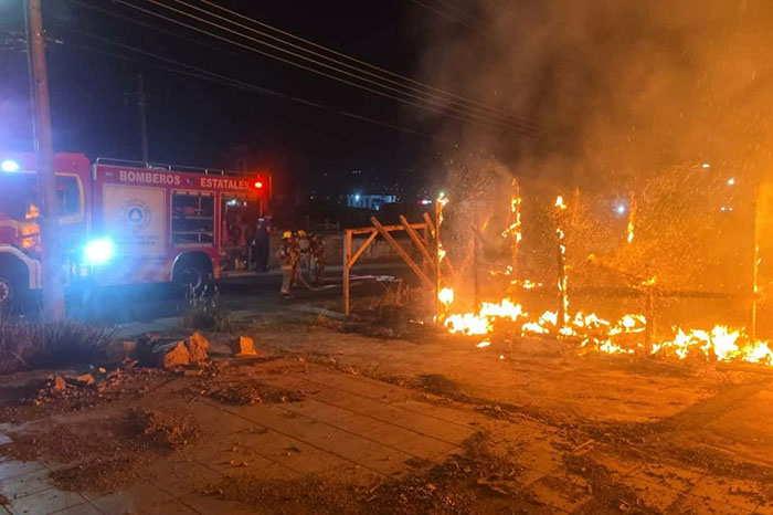 Incendio consume cabaña en la colonia Ana María Gallaga, Morelia