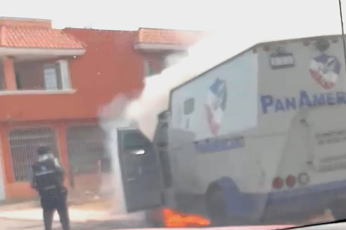 Incendio de camión de valores en Buenavista provoca investigación en Tepalcatepec