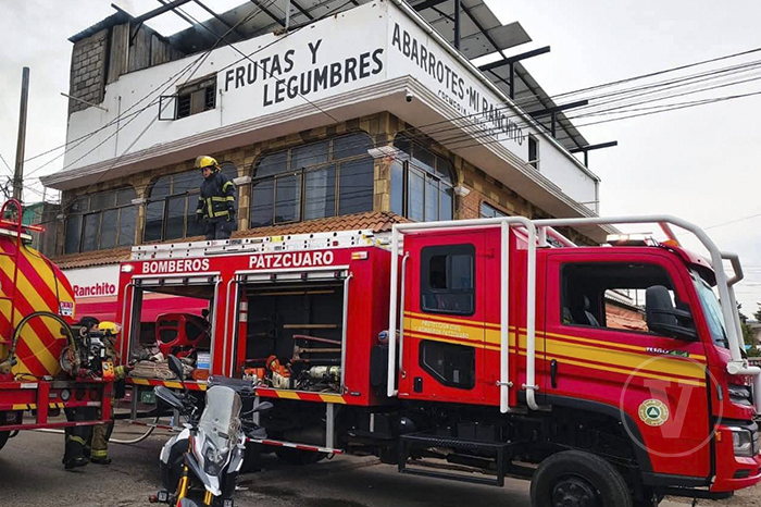 Incendio en abarrotes activa a bomberos de Pátzcuaro y genera alarma