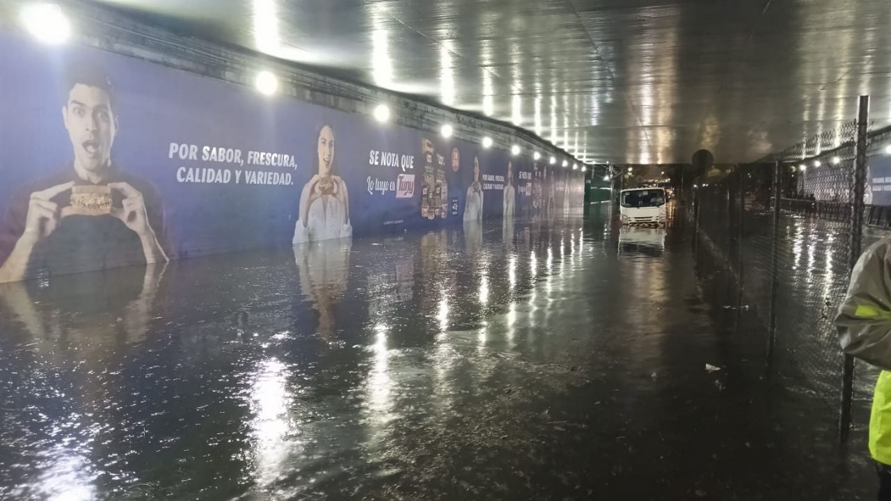 Inundaciones en la CDMX afectan vías hacia el Estadio Azteca y desborde del río