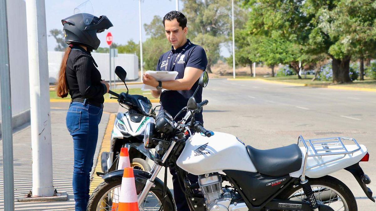 Irapuato: Culmina curso de Moto Escuela en apoyo a motociclistas locales