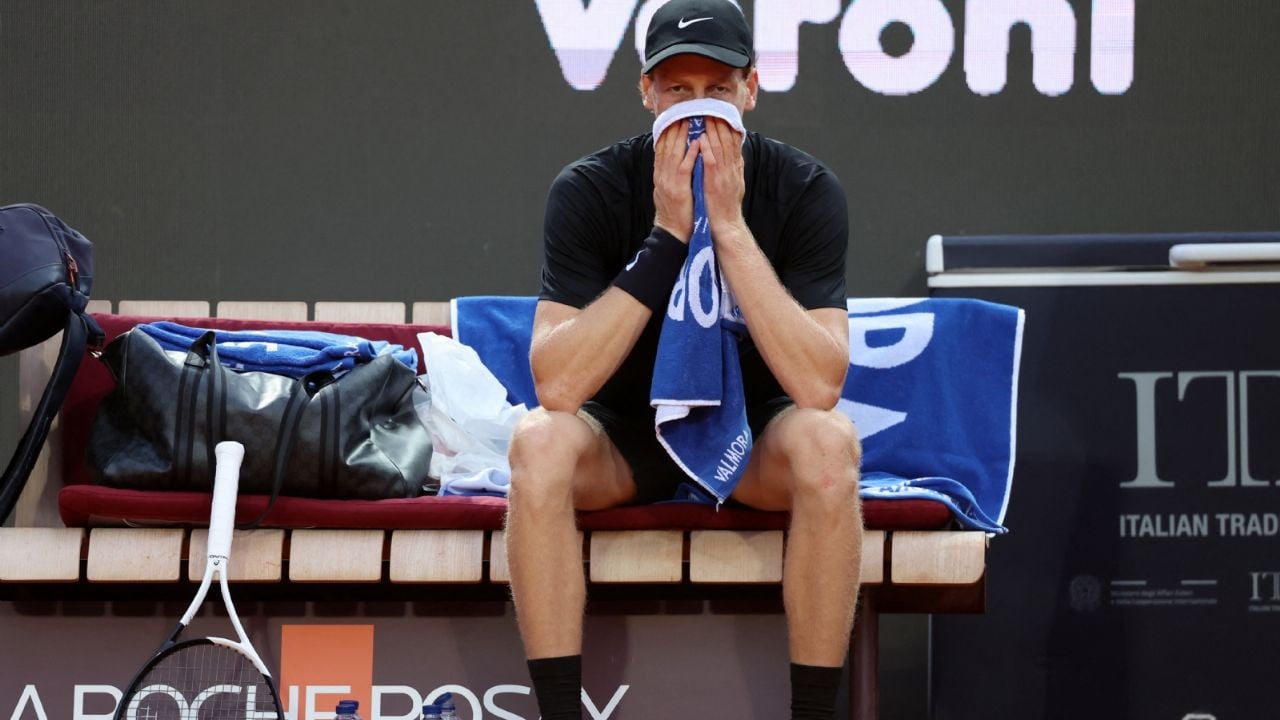 Jannik Sinner enfrenta problemas respiratorios durante el partido; Flavia Pennetta opina