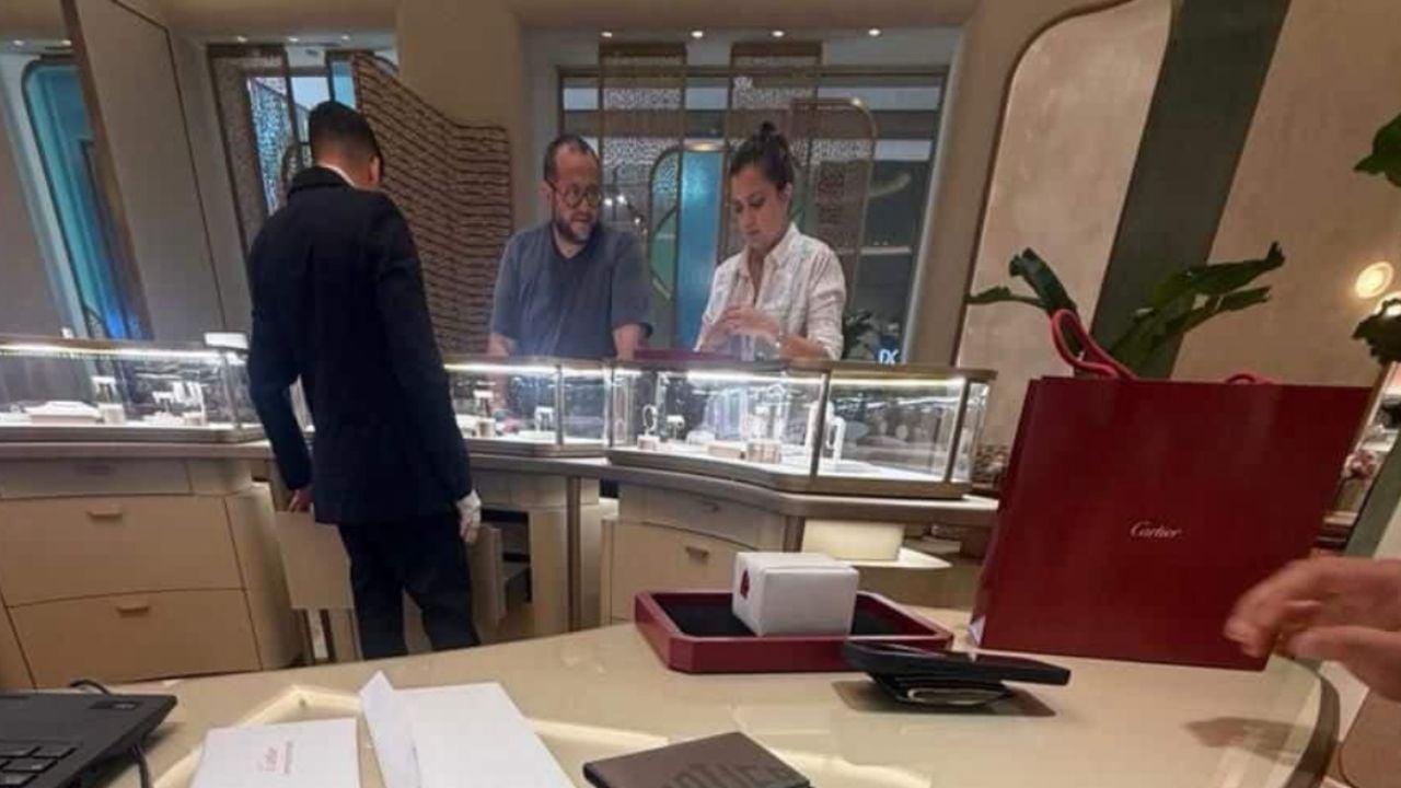 José Ramón López Obrador es visto en tienda Cartier de Cancún