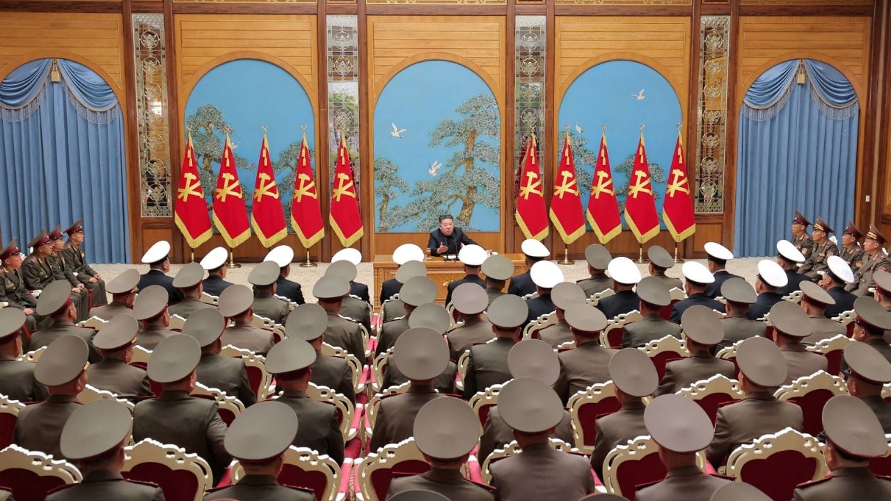 Kim Jong-un moderniza Ejército y refuerza frontera sur tras cumbre en Pekín