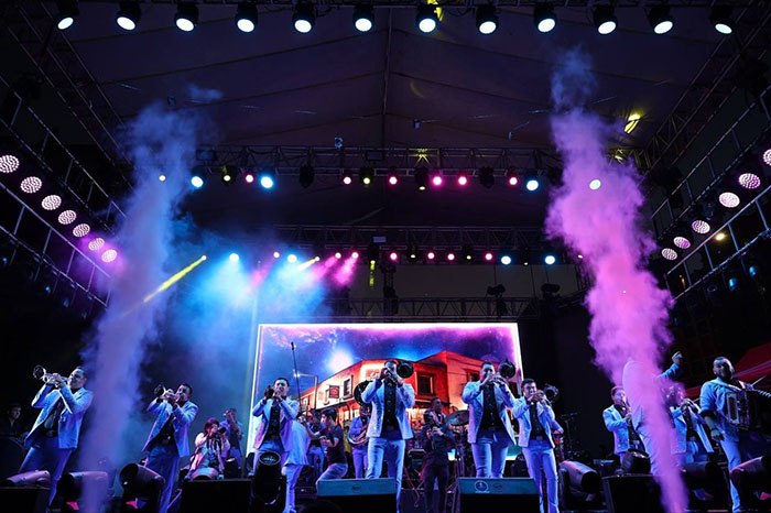 La Banda Inolvidable emociona a los morelianos en su presentación en Morelia
