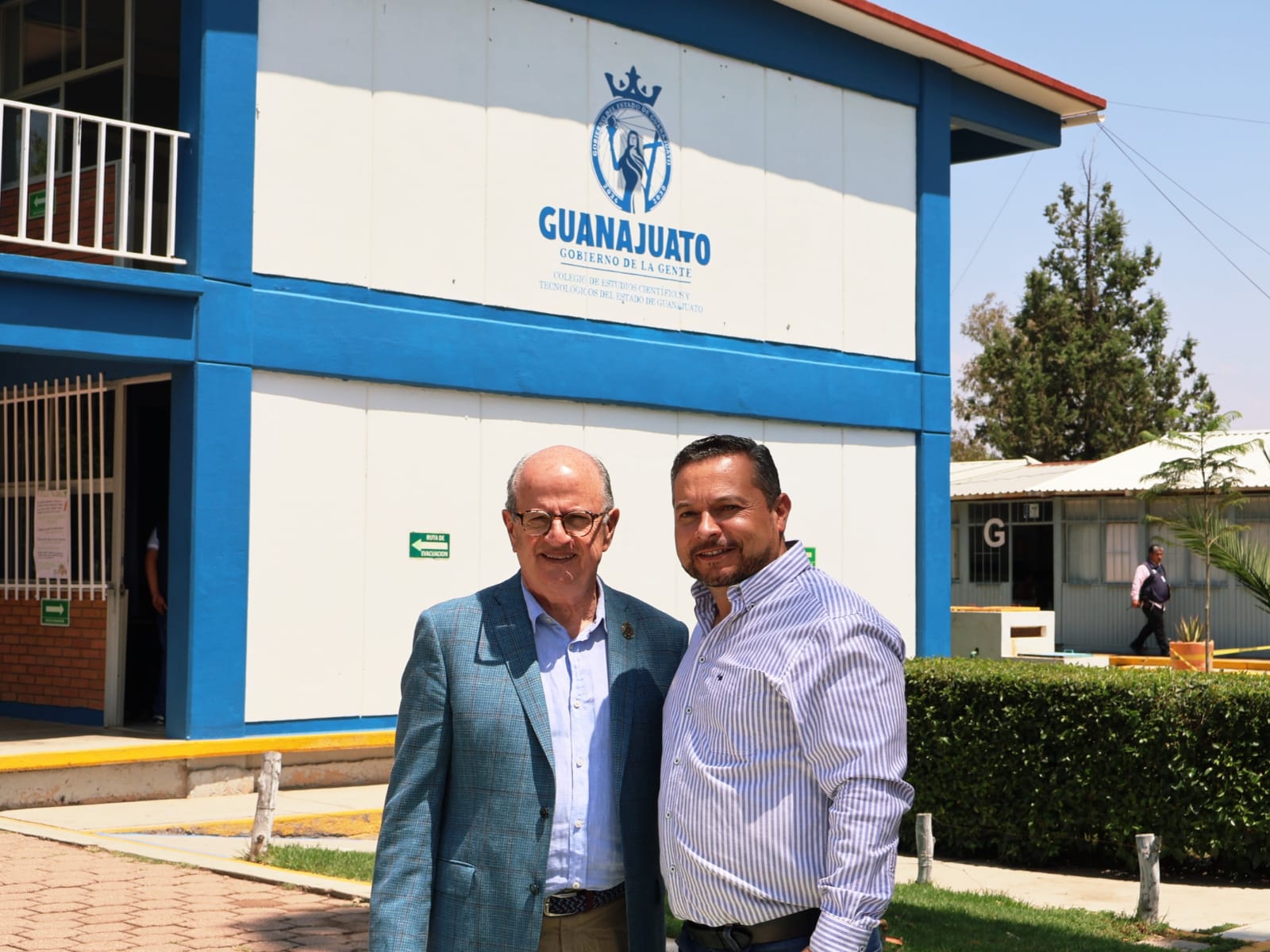 Lanzan Bachillerato Integral y CCAPI en [Ciudad/Estado] para fortalecer la educación local