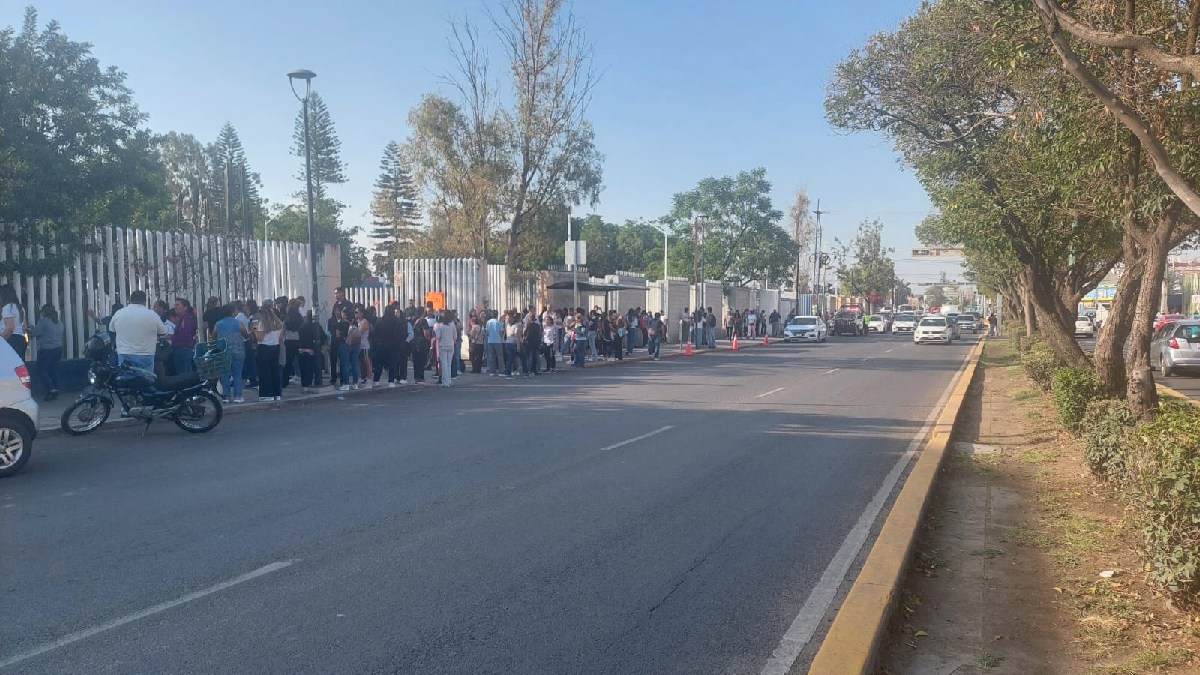 León: Aspirantes de la Prepa Oficial se preparan para examen temprano