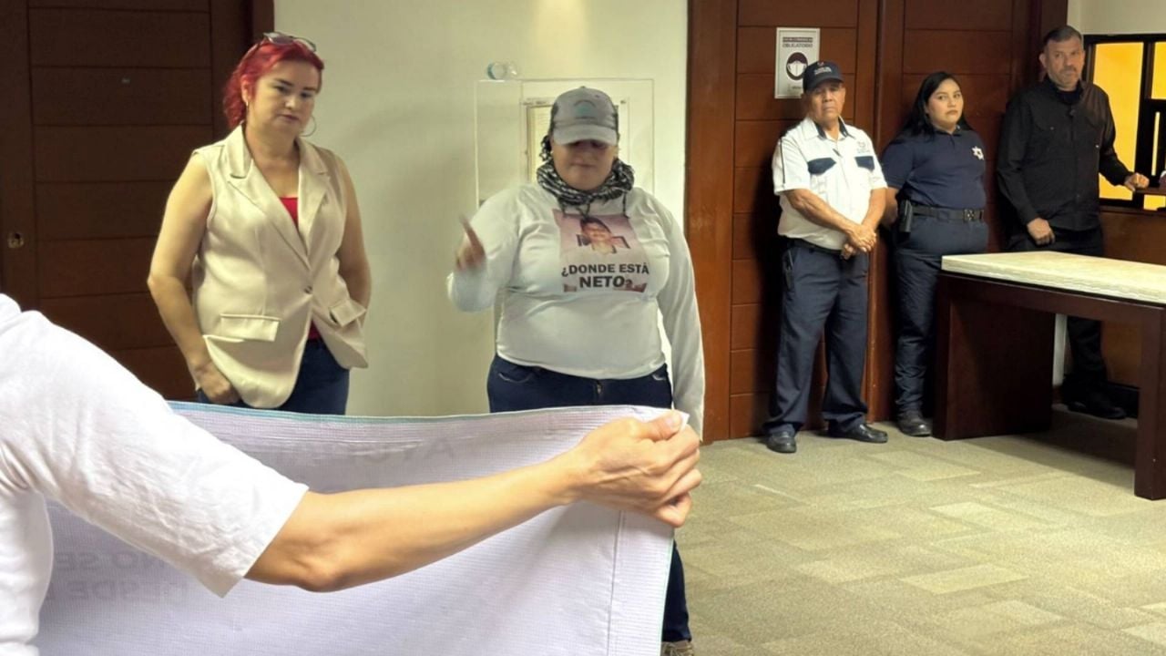 Madres buscadoras de Sinaloa exigen diálogo con gobernadora en Palacio de Gobierno