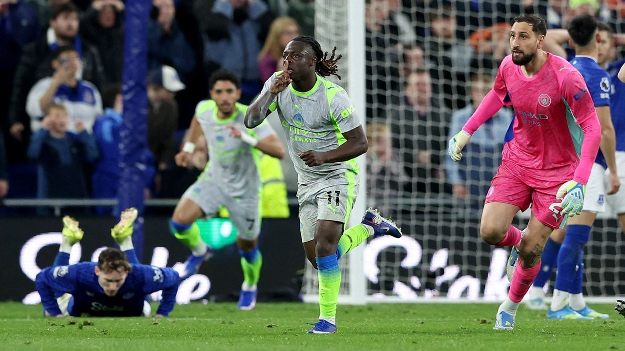 Manchester City iguala dramáticamente con Everton y cede la Premier al Arsenal