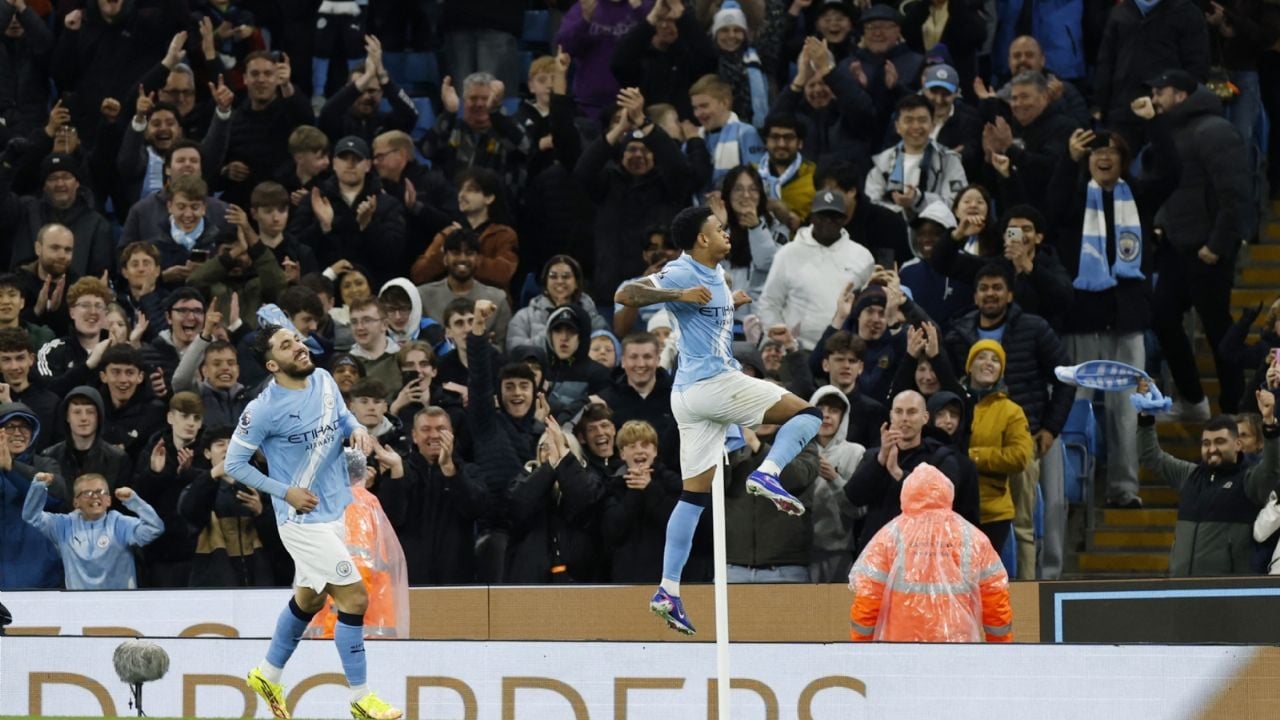 Manchester City triunfa y se acerca al Arsenal en la Premier League