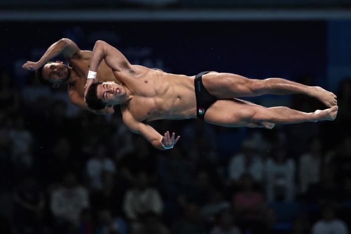Medallistas locales destacan en clavados con dos platas y un bronce