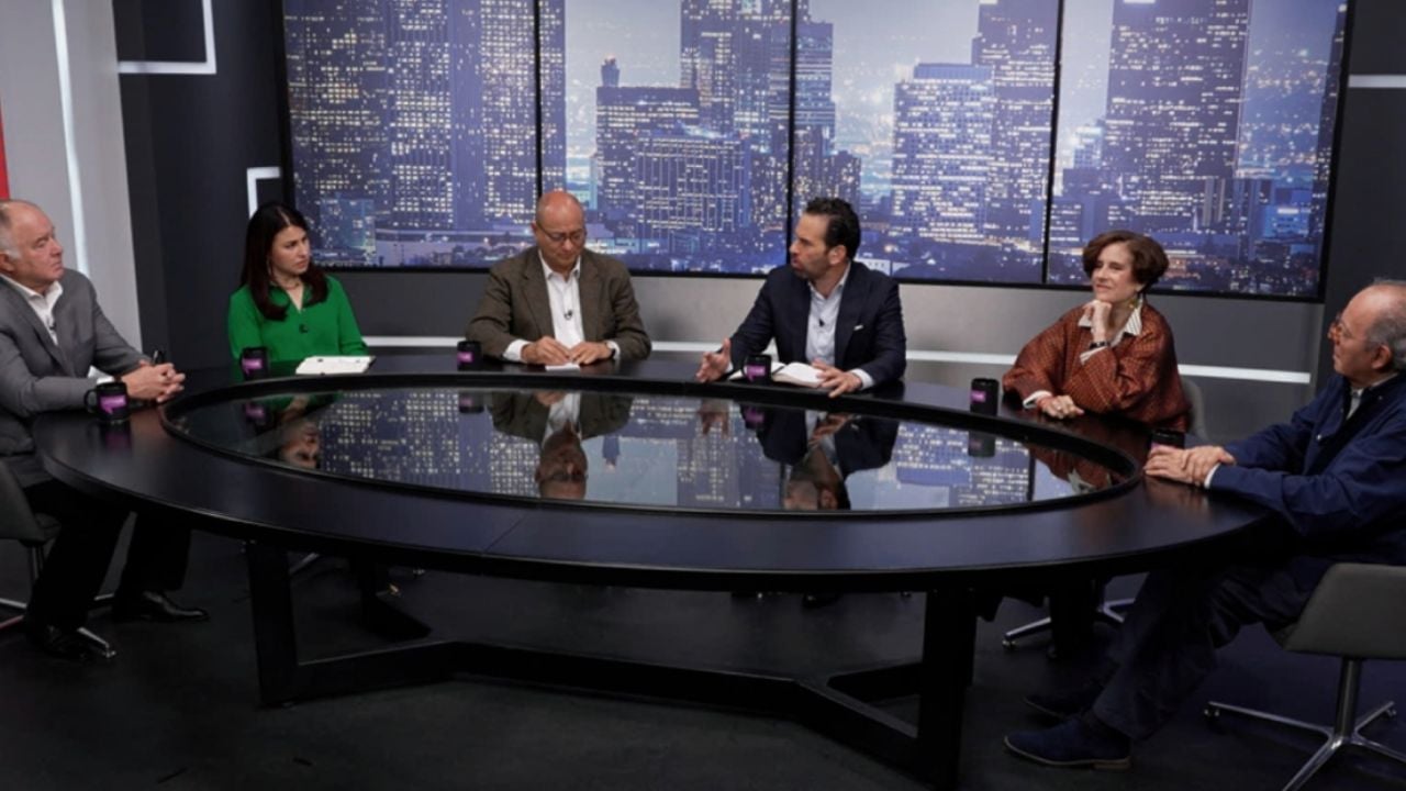 Mesa de Análisis en Ciudad de México presenta a destacados comentaristas políticos.