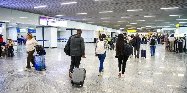 México: Filtros sanitarios en aeropuertos por brote de ébola en África