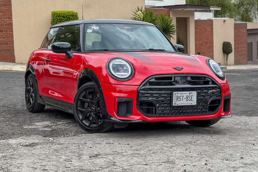 MINI John Cooper Works: rendimiento superior y exclusividad limitada.