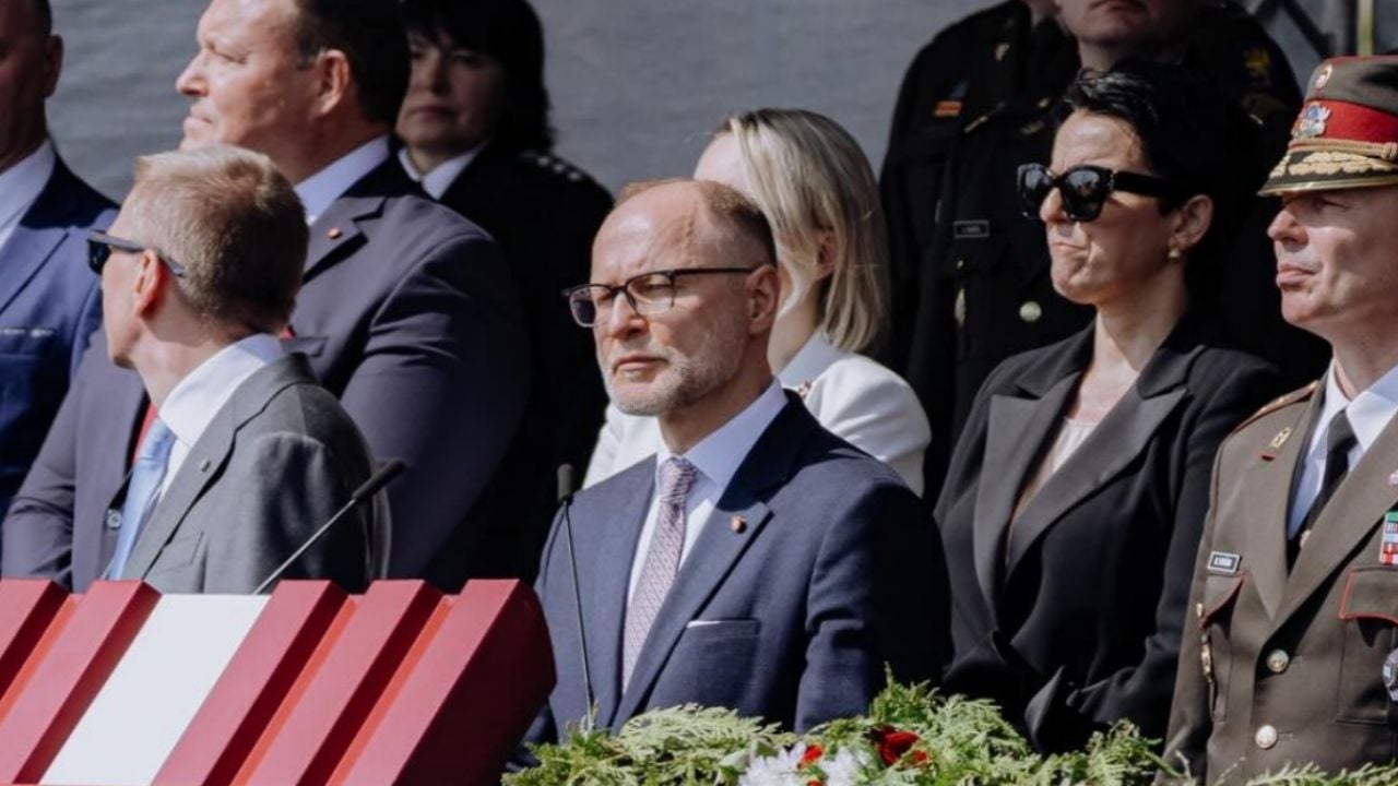 Ministro de Defensa de Letonia renuncia tras polémica con drones en Riga