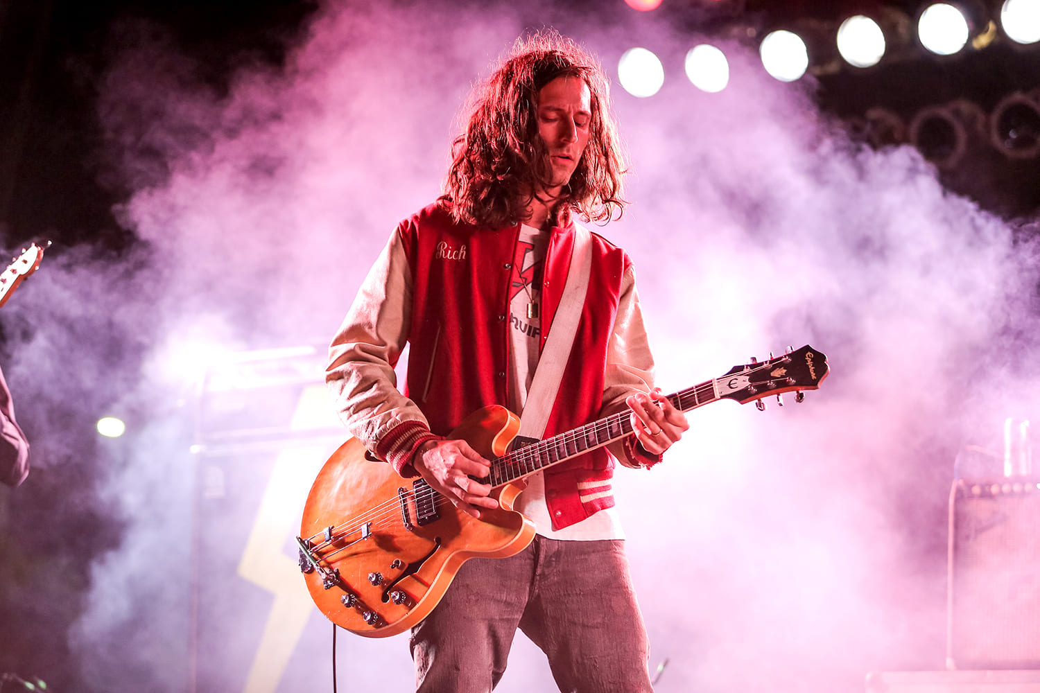 Nick Valensi anuncia pausa temporal en la gira de The Strokes