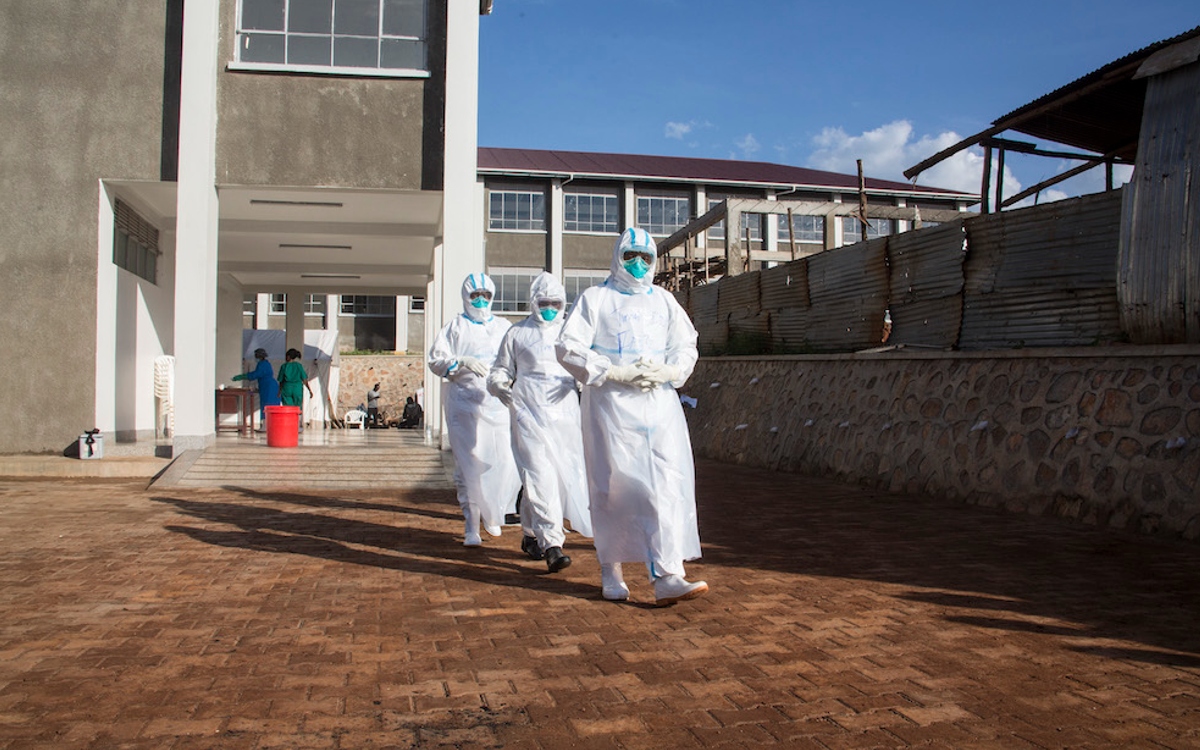 OMS alerta sobre el crecimiento del ébola en África y sus riesgos globales