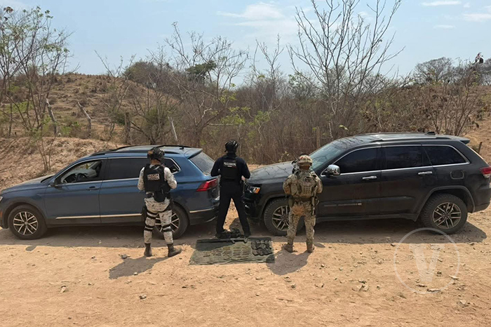 Operativo en Lázaro Cárdenas: Aseguran armas, cartuchos y vehículos