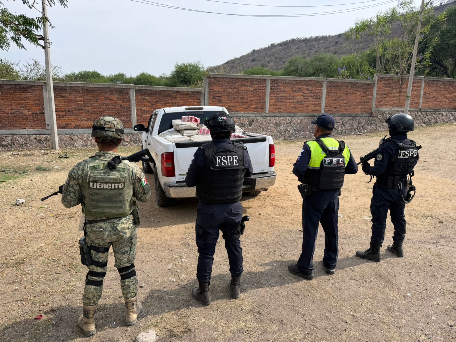 PEC incauta mercancía, vehículos e inhibidor de señal en León