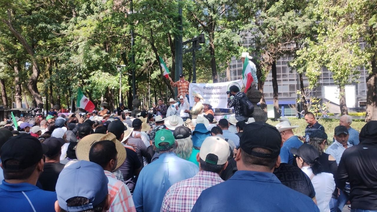 Productores y transportistas alteran rutas en la CDMX por bloqueos viales