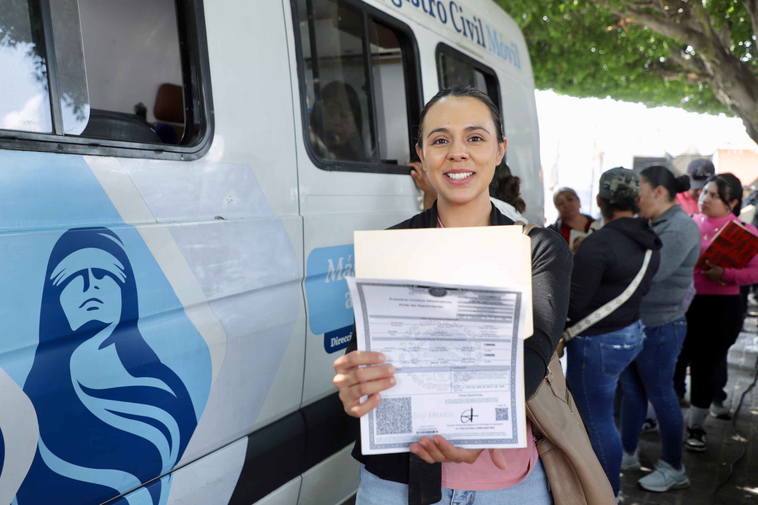 Pueblo Nuevo recibe actas de nacimiento en encuentro con DIF Estatal