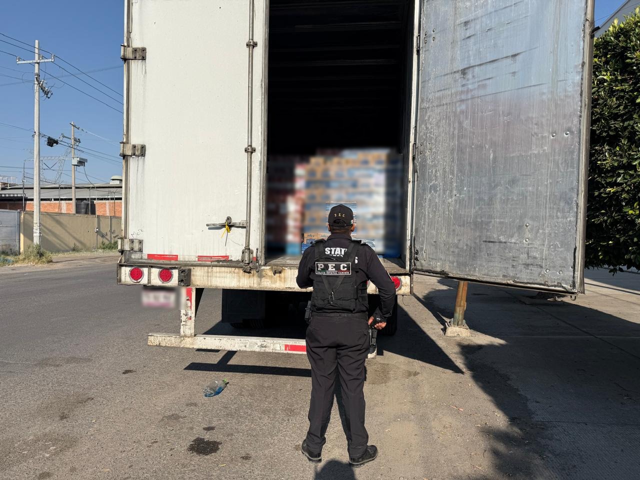 Recuperan vehículo robado y mercancía valuada en 2 millones de pesos en Celaya