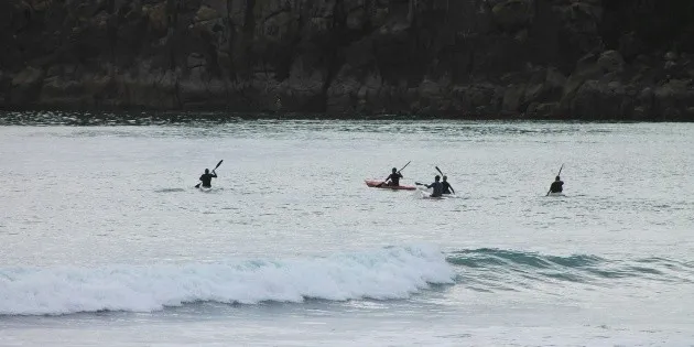Rescate de 90 personas atrapadas por fuertes vientos en el Golfo