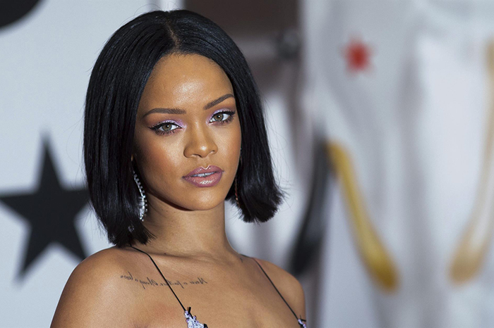Rihanna relata tiroteo en su residencia de Los Ángeles: "¡Nos están disparando!"