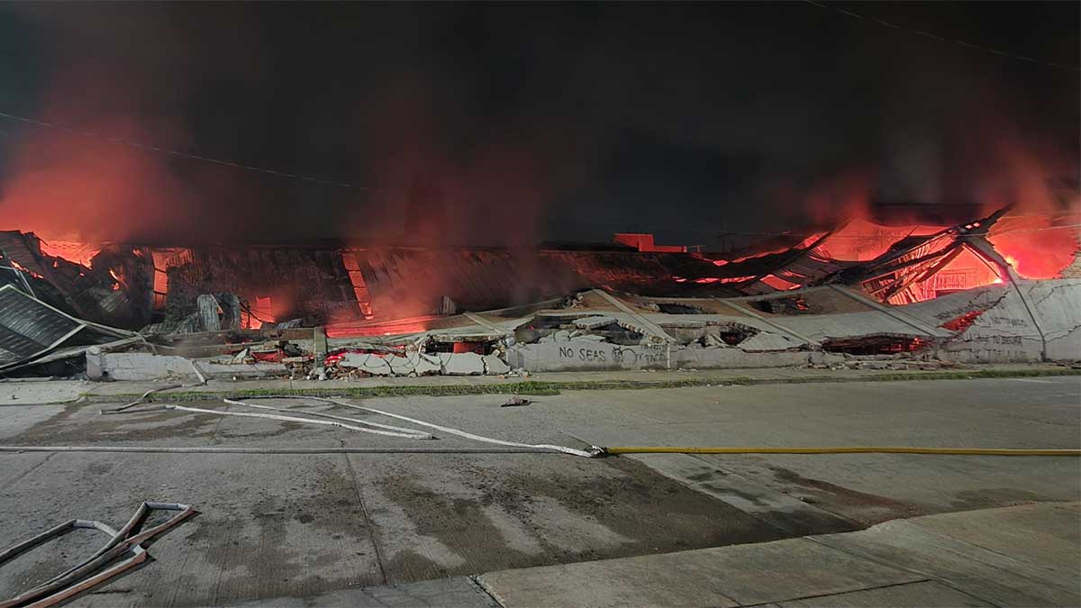 San Francisco del Rincón: Incendio devora dos fábricas locales