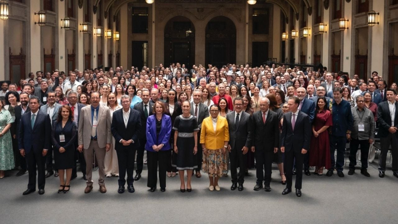 Sheinbaum advierte a legisladores de la 4T sobre futuros contradictorios en CDMX
