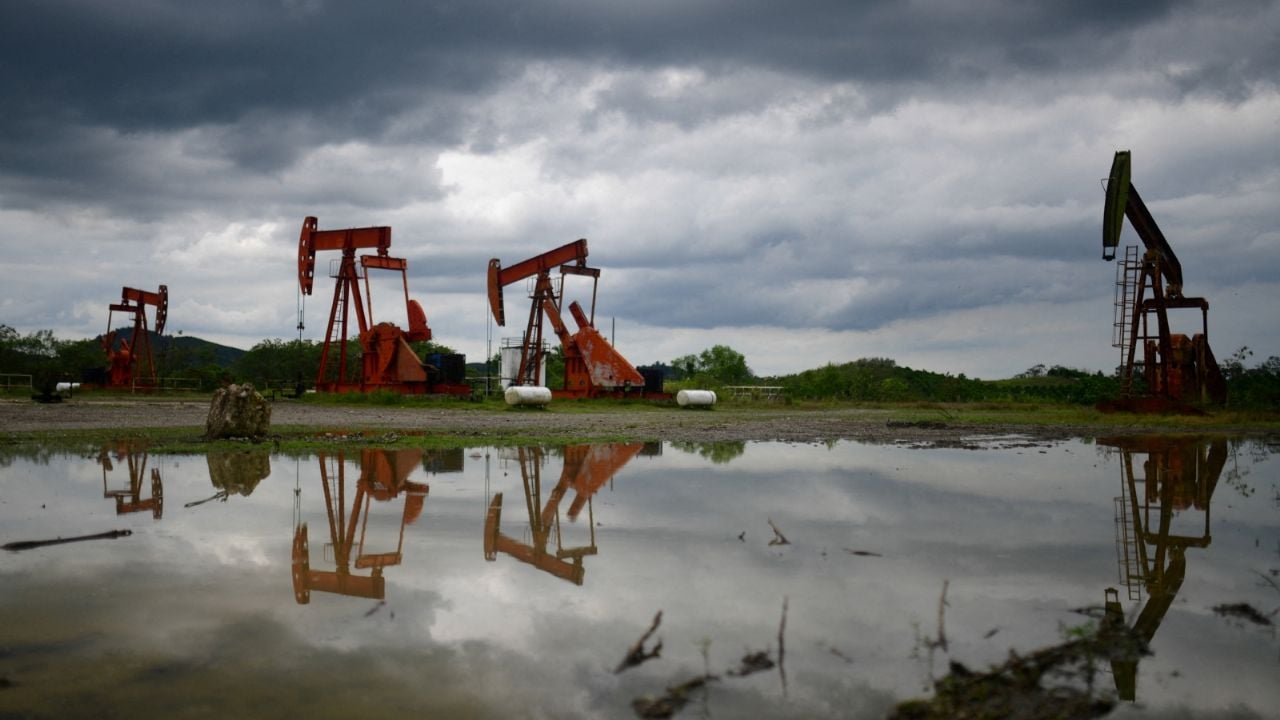 Sheinbaum impulsa "fracking" en CDMX, generando controversia entre expertos ambientales.
