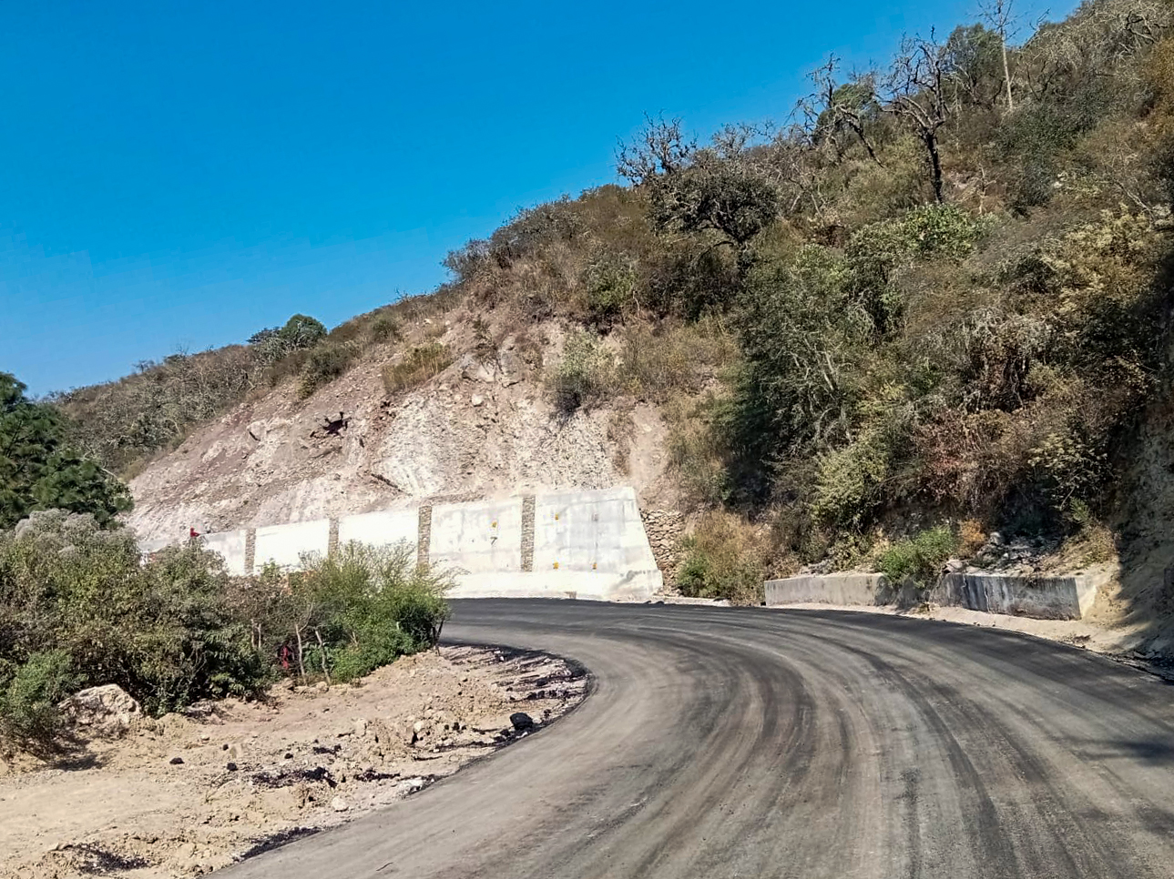 SOP mejora la seguridad vial con estabilización de taludes en Santa Catarina