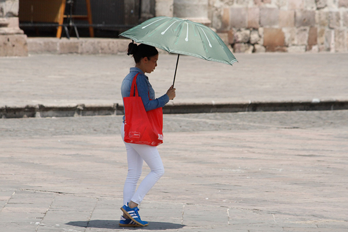 Temperaturas alcanzan 36 grados y alertan por radiación en [Ciudad/Estado]